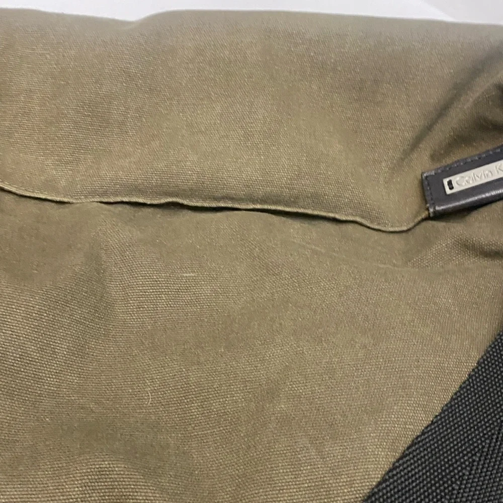 Calvin Klein Men’s Army Green Messenger Bag - Picture 12 of 14